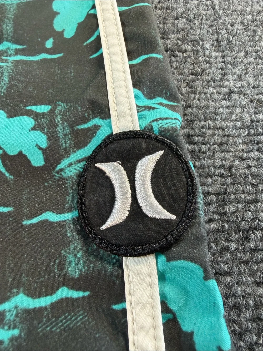 Hurley Swimsuit Board Shorts Mens size 34 9' inseam Tsunami Waves
